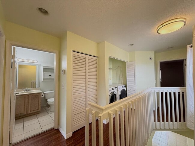 Foto del edificio - 1910 Lakeview Dr W