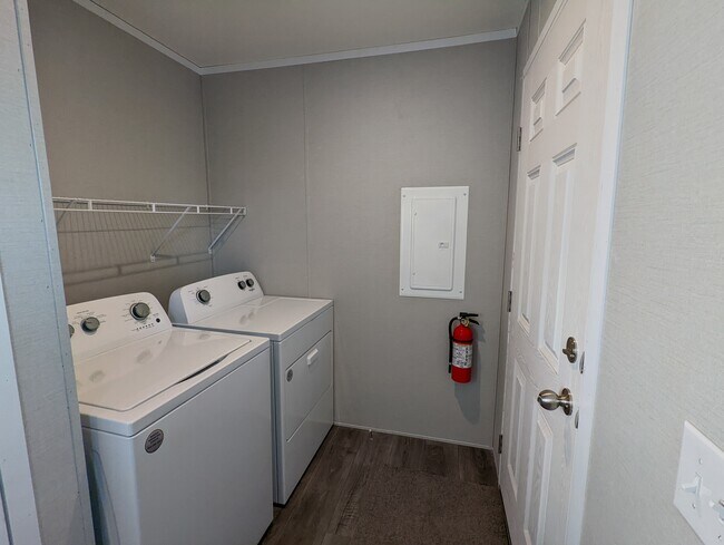 Building Photo - 584 Delaware