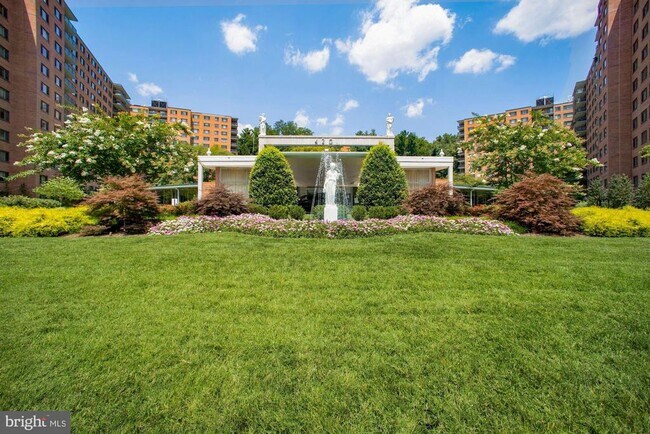 Foto del edificio - 4201 Cathedral Ave NW