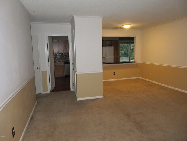 Building Photo - 201 Spring Dr