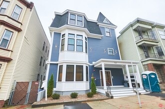 Building Photo - 360 Meridian St