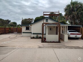 Building Photo - 1330 NE Dixie Hwy