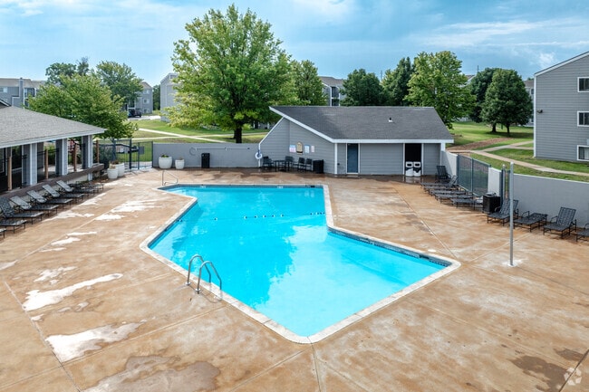 Building Photo - The Club at Cherry Hills Apartments