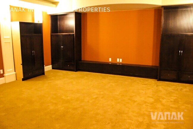 Photo du bâtiment - Spacious 2-Bedroom Basement Suite in Canyon Height