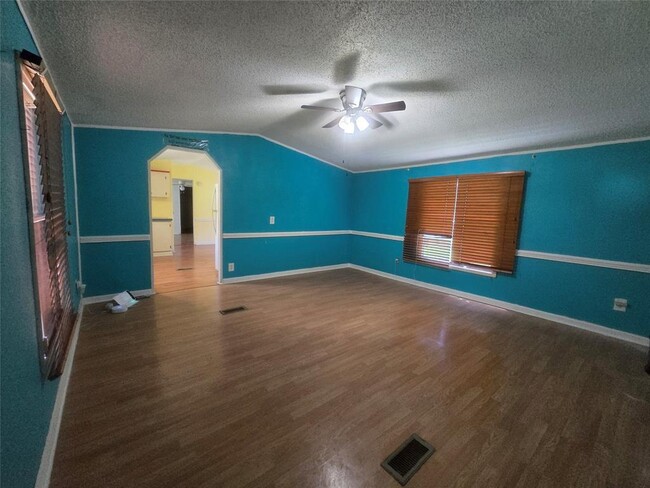 Building Photo - 215 Co Rd 429