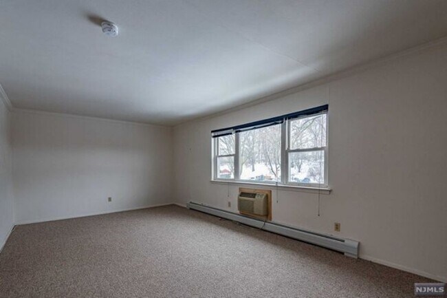 Foto del edificio - 127 Regency Park