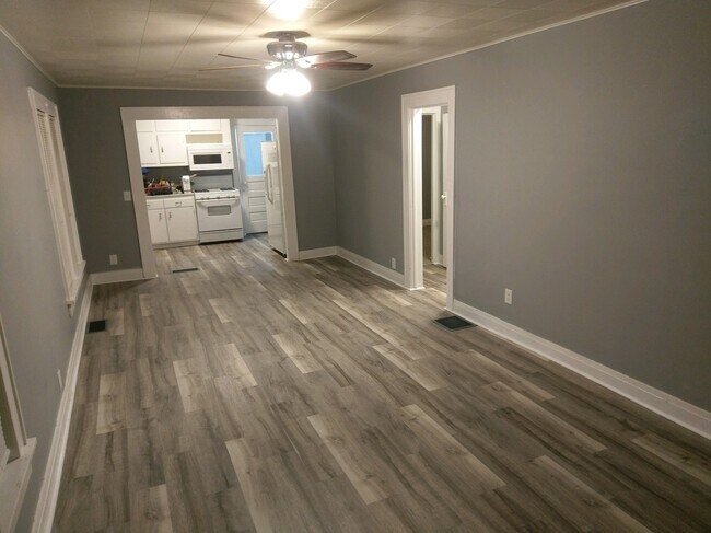 Sala de estar - 107 N Oak St