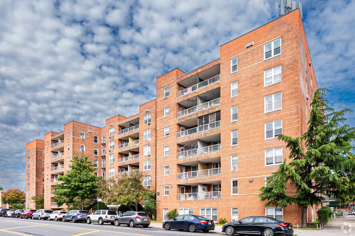 Building Photo - 6011 Broadway