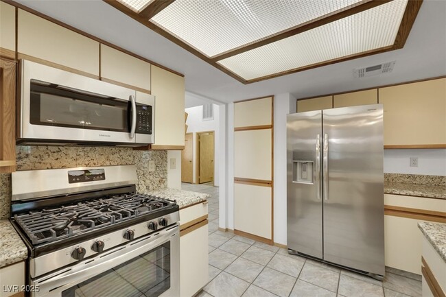 Building Photo - 5240 Las Cruces Dr