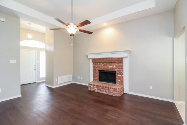 Building Photo - 1722 Marcella Ln
