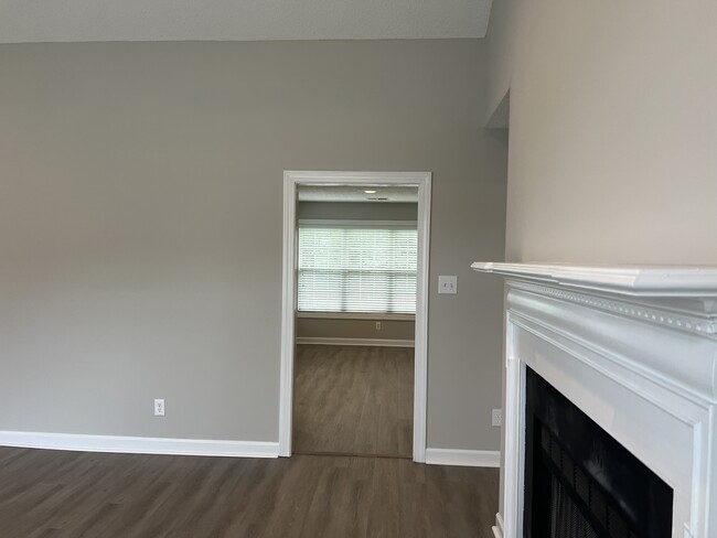 Building Photo - 105 Juniper Ct