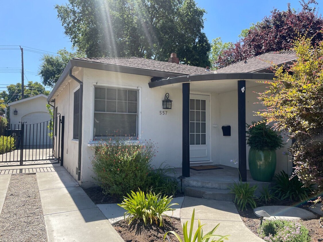 Primary Photo - Two Bedroom 1 Bath in East Sacramento