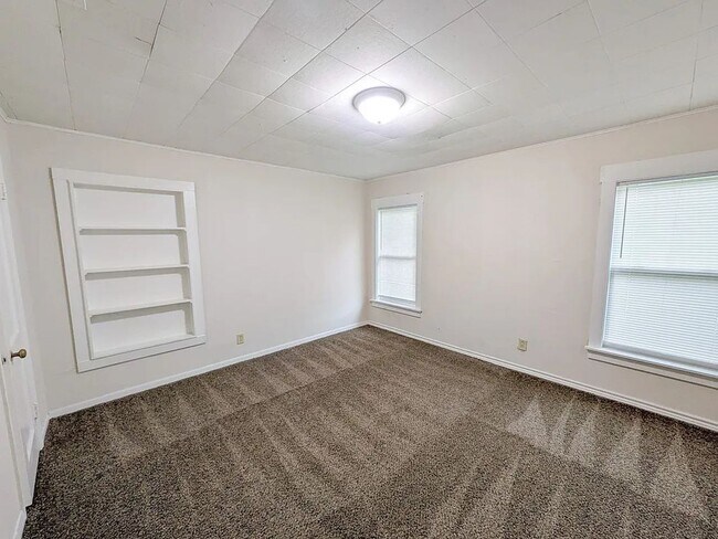 Foto del edificio - 5365 E Parkway Dr