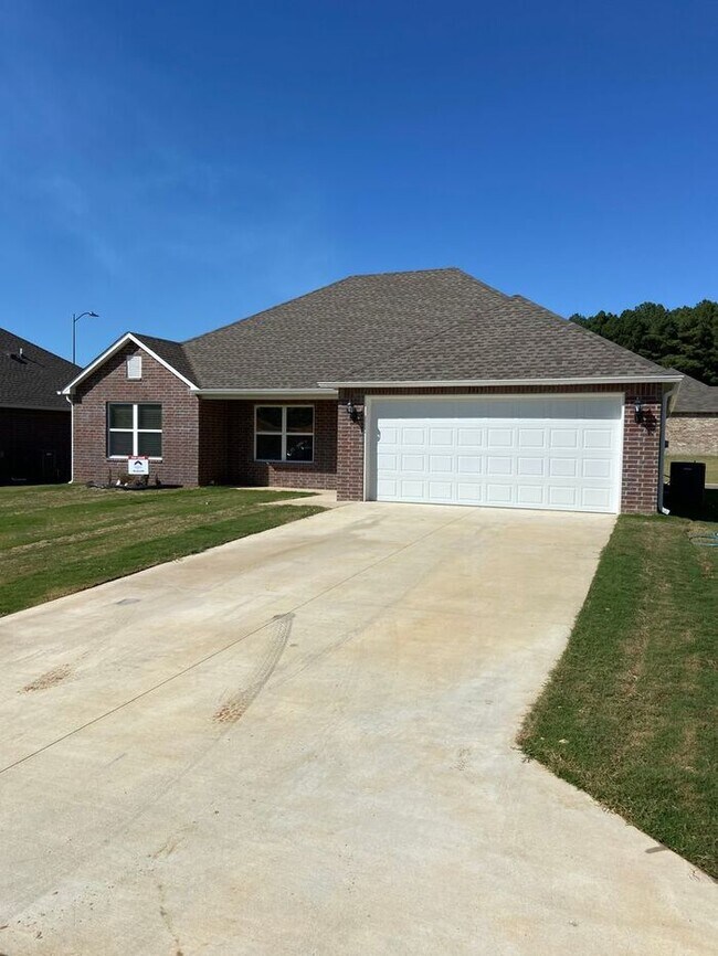 Foto del edificio - *New Years Special* BRAND NEW Three Bedroo...