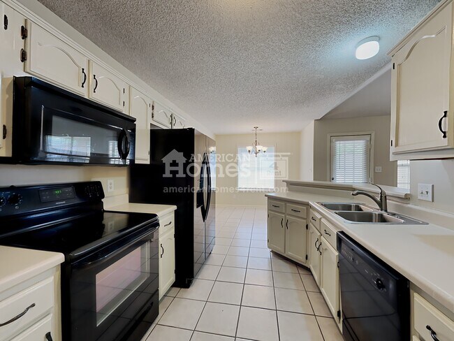 Foto del edificio - 9272 Fletcher Wood Drive