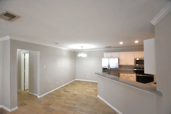 Building Photo - 3908 Honey