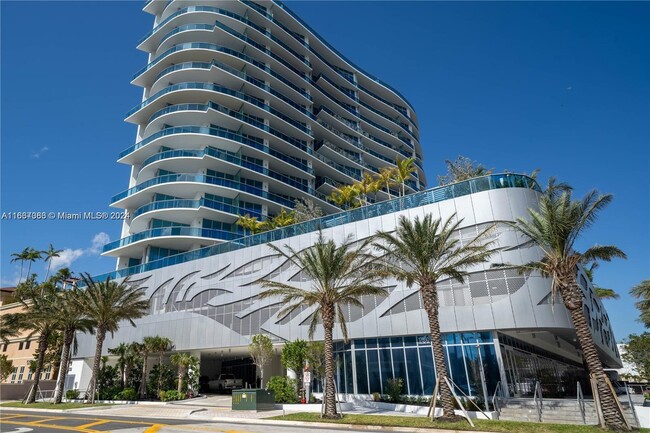 Foto del edificio - 17550 Collins Ave