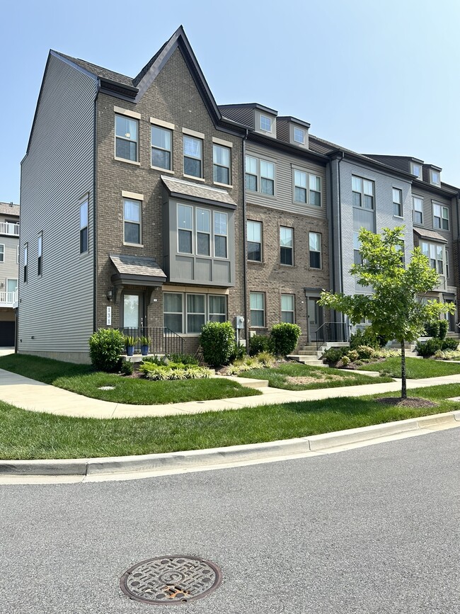 Photo - 131 Albany Pl Townhome