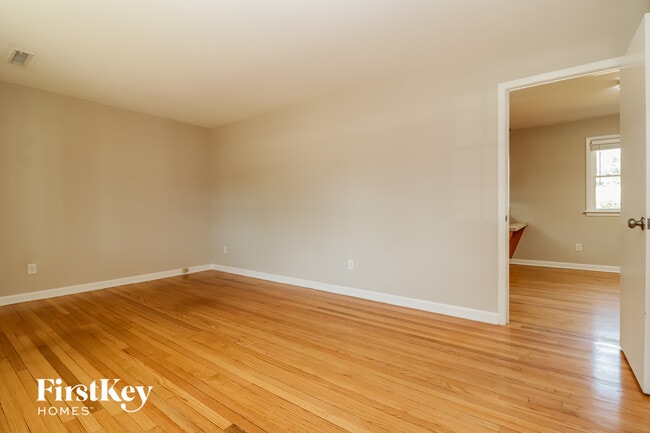 Building Photo - 1448 Manor Blvd
