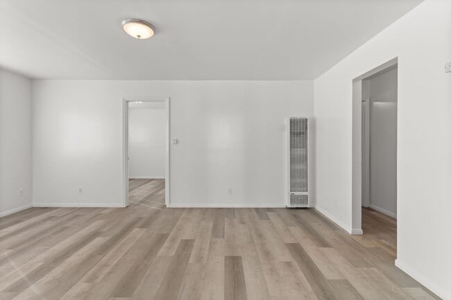 Building Photo - 11116 Berendo Ave