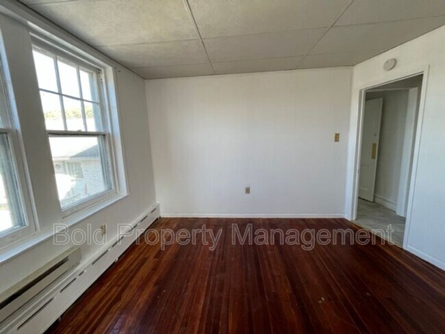 Building Photo - 1912 Perkiomen Ave