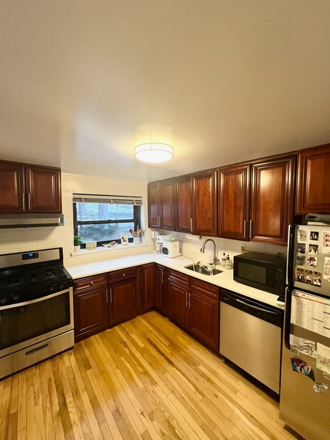 125 A2 kitchen opens to living rm - Rye Village Apartments