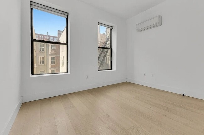 Building Photo - 245 Eldridge St