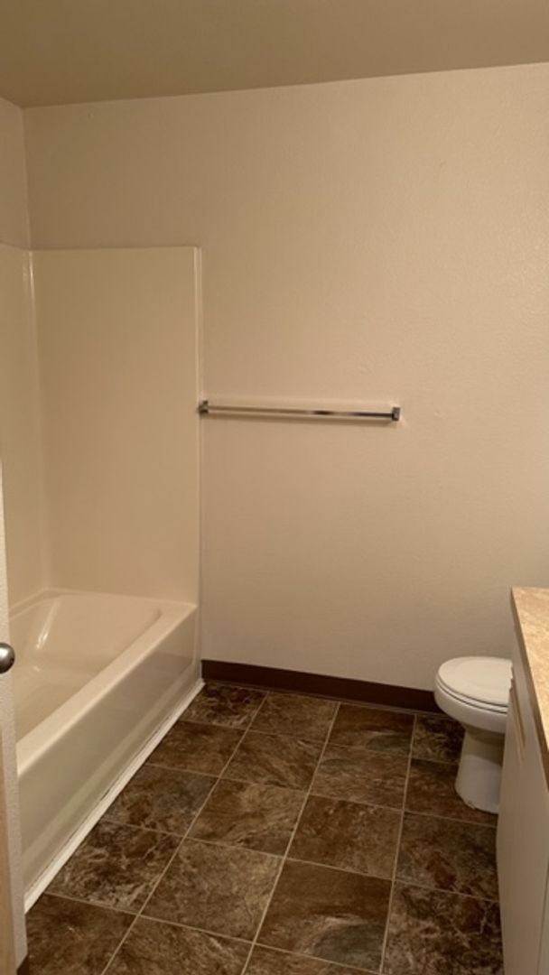 Foto del edificio - 1 bedroom 1 bath second level unit!