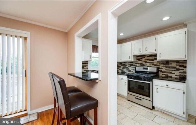 Foto del edificio - 321 Linden Ln