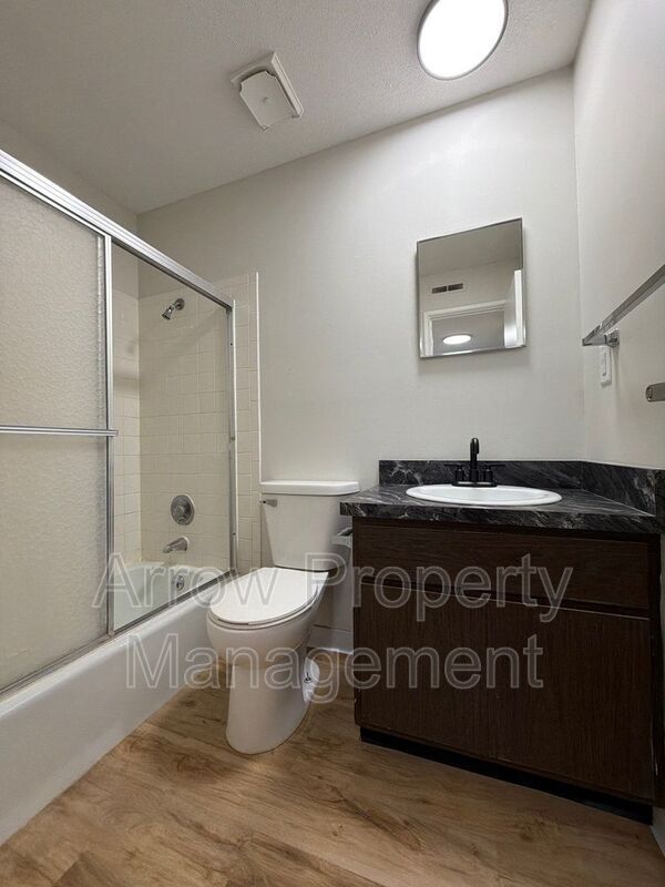 Foto del edificio - 649 S 18th St