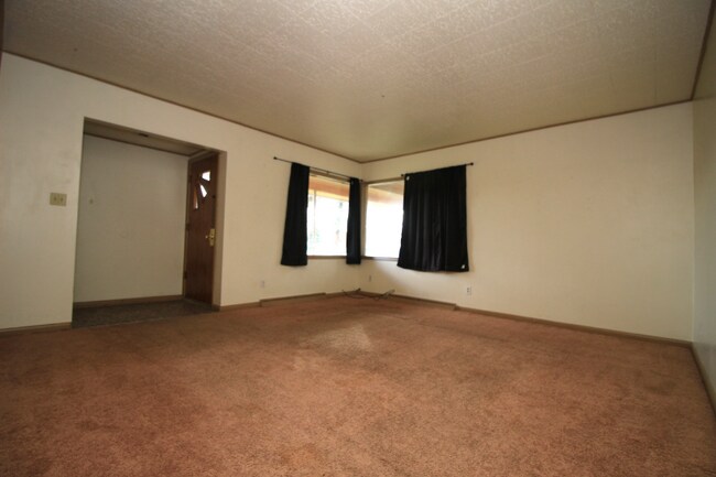 Building Photo - 723 S 16th Ave