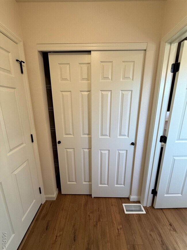 Foto del edificio - 9618 Maple St