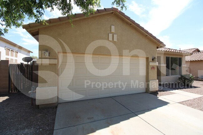 Building Photo - 4987 E Thunderbird Dr