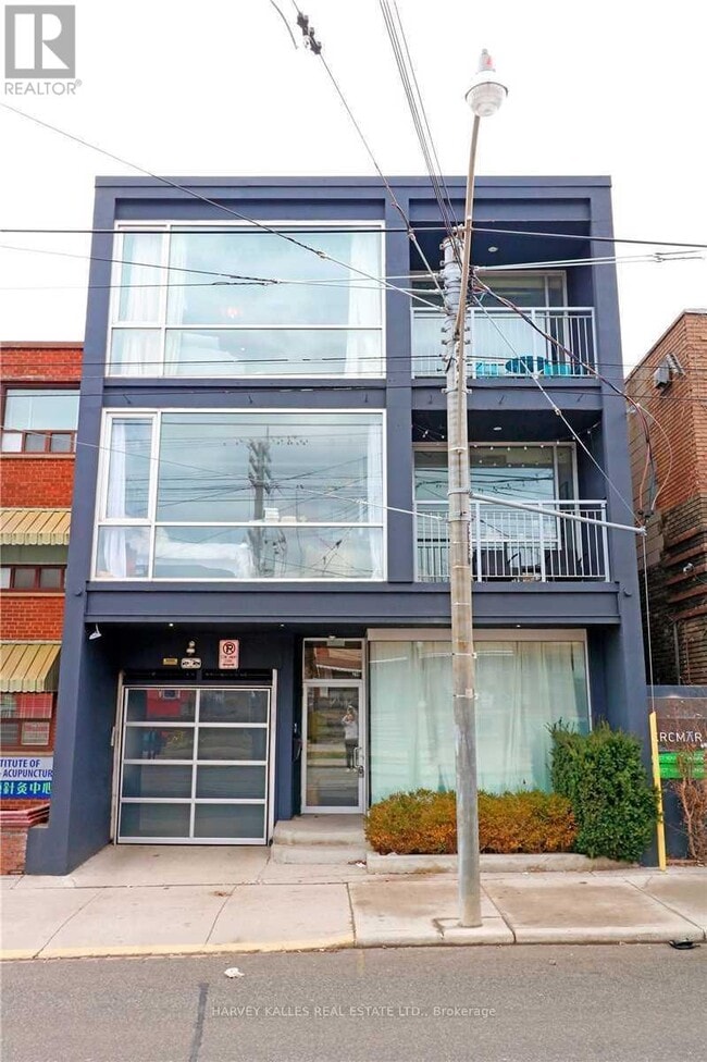 Building Photo - 214 Bathurst St
