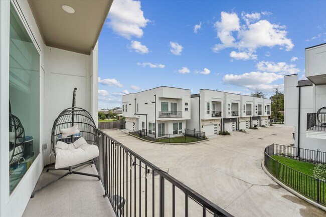 Foto del edificio - This Home Offers A Perfect Blend of Convenience and Sophistication!