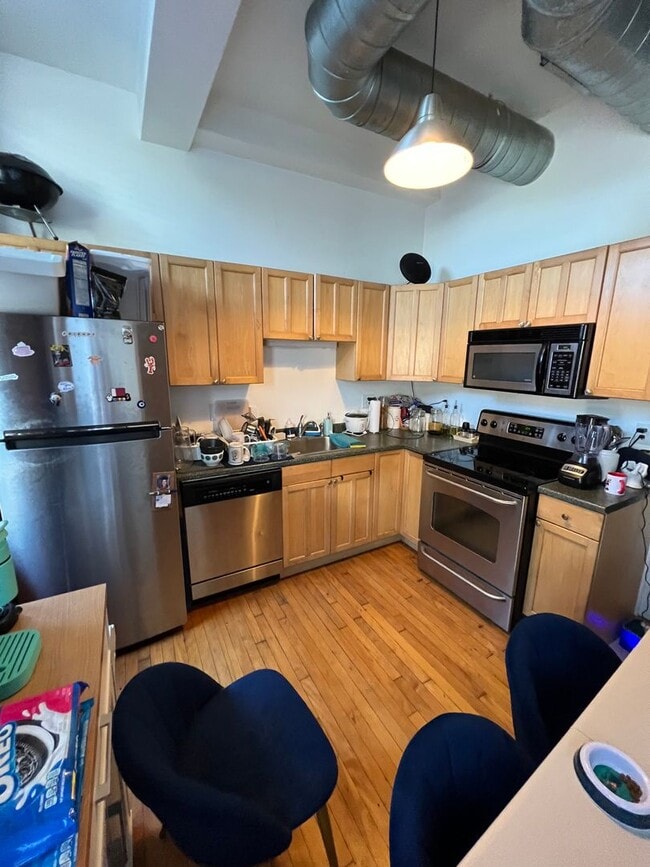 Building Photo - Downtown Bridgeport 1-Bed, 2-Bath with All...