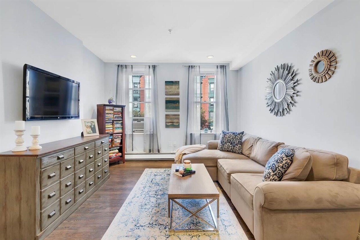 Foto principal - 1107 Washington St