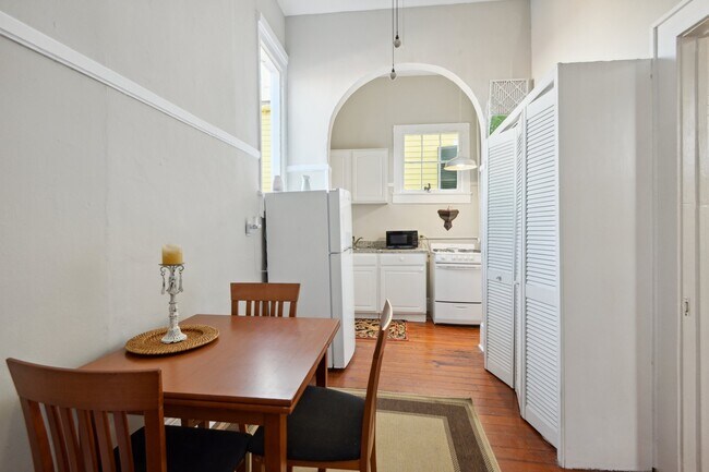 Photo - Esplanade Ave Apartment