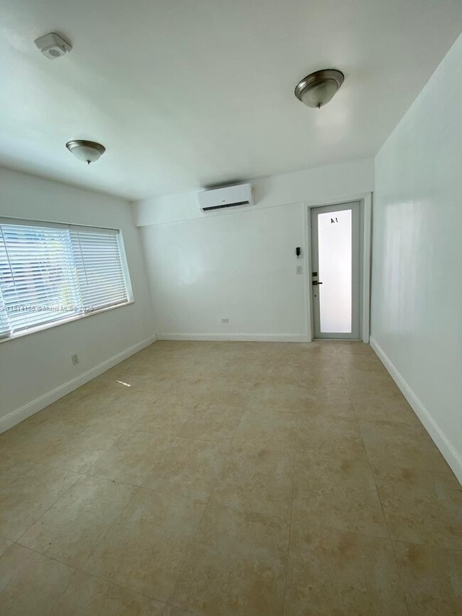 Building Photo - 220 Collins Ave