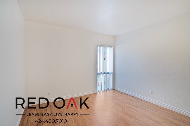 Foto del edificio - 17830 Sherman Way
