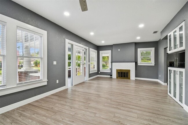 Building Photo - 6810 N Navin Ave
