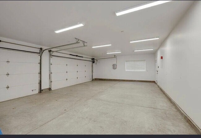 Foto del edificio - 550 Hathway Ave