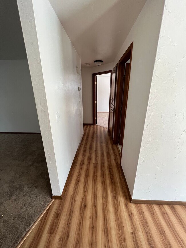 Foto del edificio - 2 Bed 1 Bath Duplex