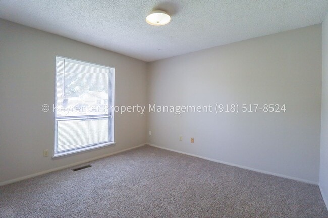 Building Photo - 6135 S Troost Ave