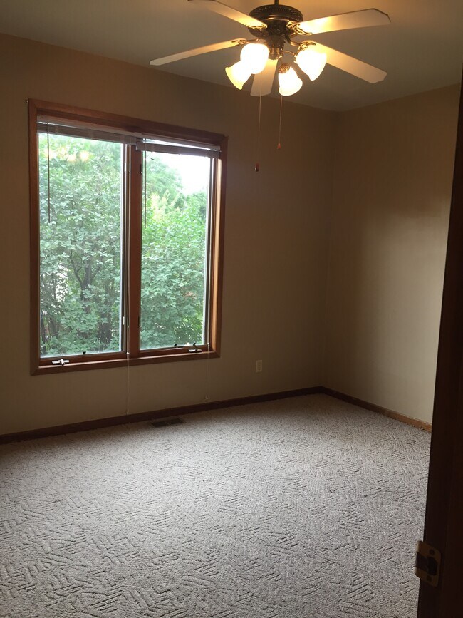 Foto del edificio - 331 W Pleasant St