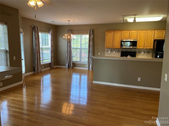 Building Photo - 14744 Via Sorrento Dr