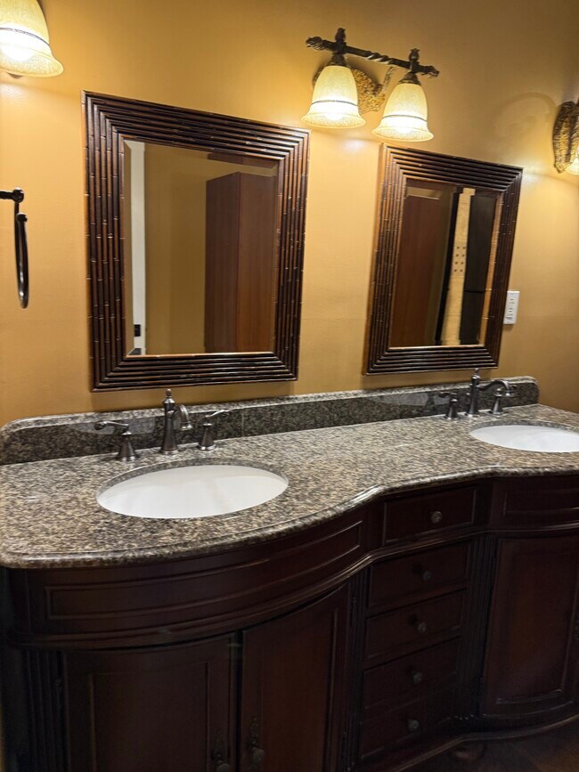 Baño principal - 1125 Stanley Ave