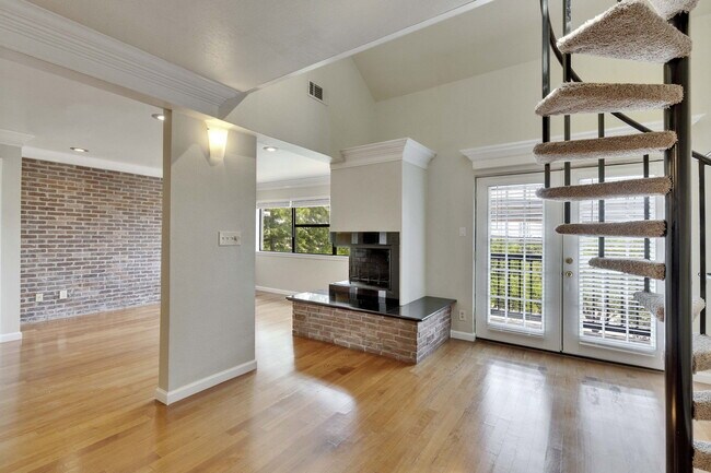 Foto del edificio - 8888 Tallwood Dr