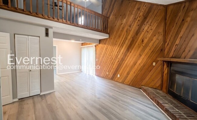 Building Photo - 3380 Shadowlawn Dr