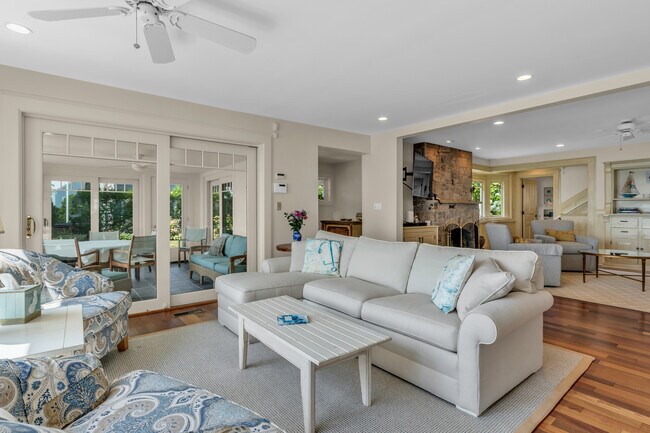 Foto del edificio - 55 Shore Rd